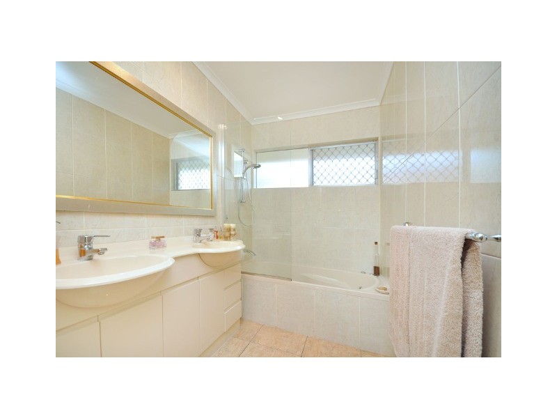 6  Akora Street, Macgregor QLD 4109