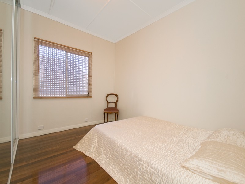 32 Lancelot Street, Tennyson QLD 4105