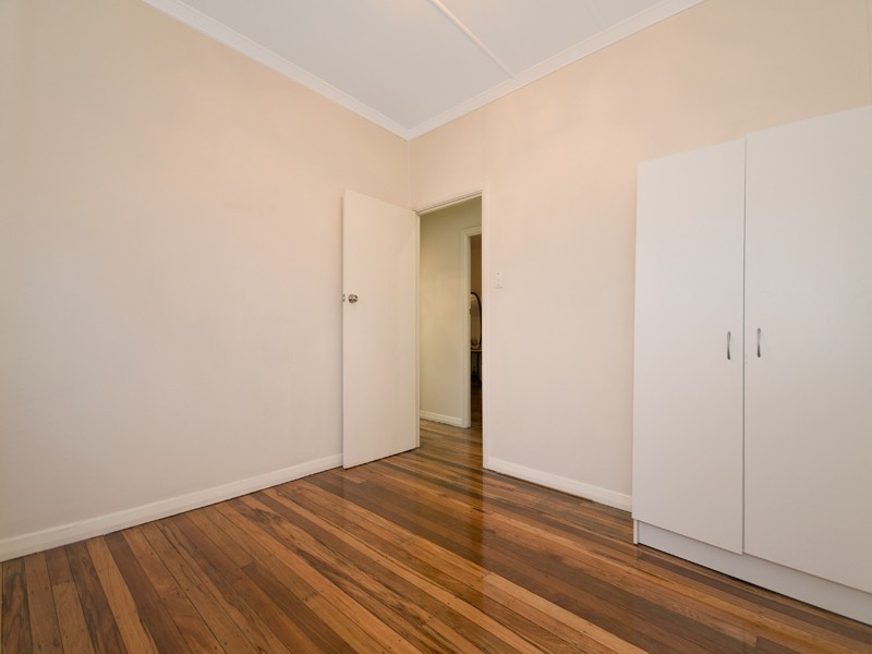 32 Lancelot Street, Tennyson QLD 4105