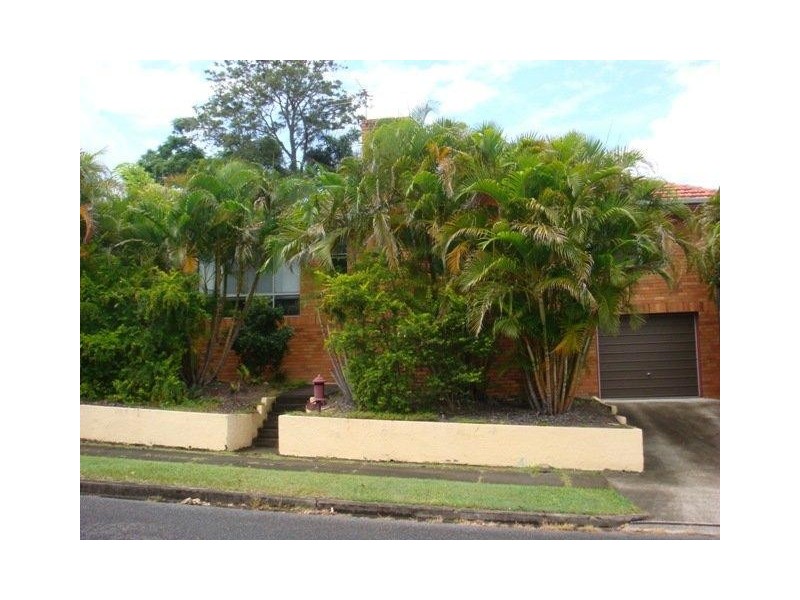 8 Brown Street, Camp Hill QLD 4152