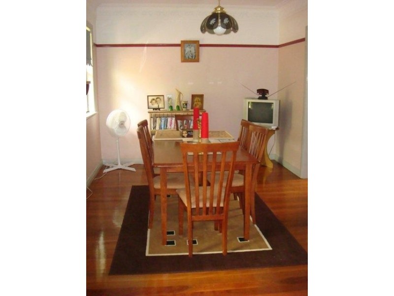 8 Brown Street, Camp Hill QLD 4152