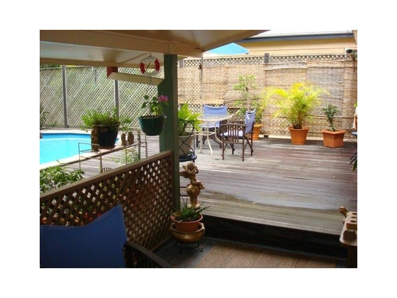 8 Brown Street, Camp Hill QLD 4152