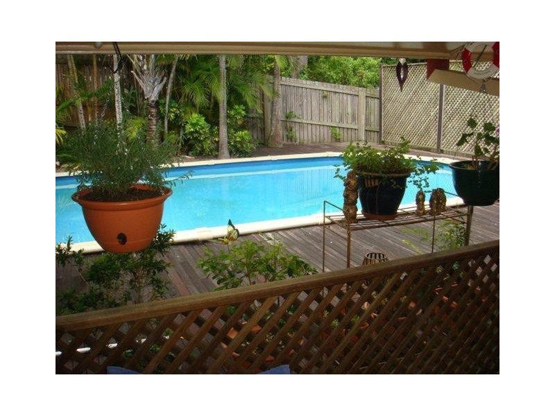 8 Brown Street, Camp Hill QLD 4152