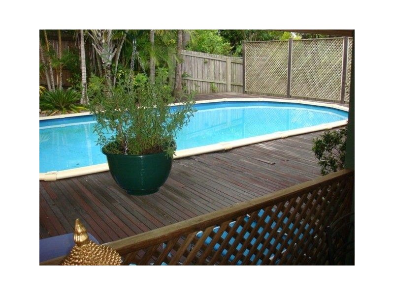 8 Brown Street, Camp Hill QLD 4152