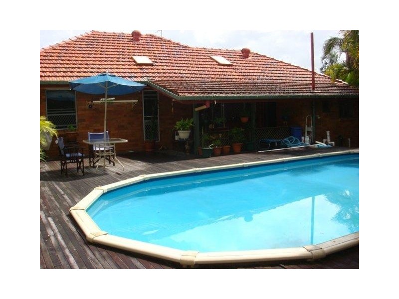 8 Brown Street, Camp Hill QLD 4152