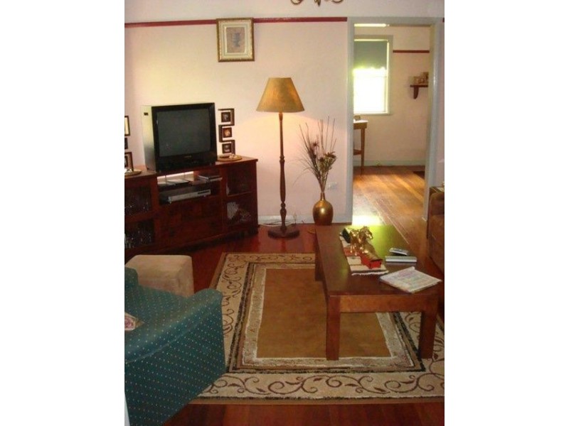 8 Brown Street, Camp Hill QLD 4152