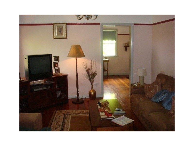 8 Brown Street, Camp Hill QLD 4152