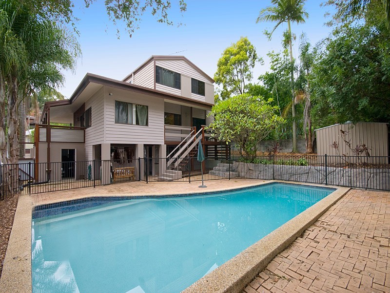 95 Nursery Road, Holland Park West QLD 4121