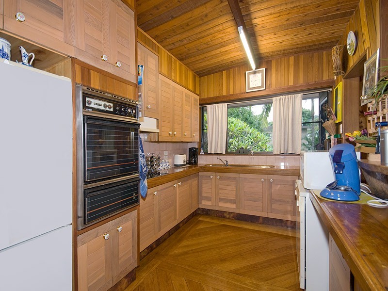 95 Nursery Road, Holland Park West QLD 4121