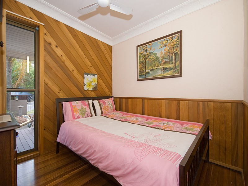 95 Nursery Road, Holland Park West QLD 4121