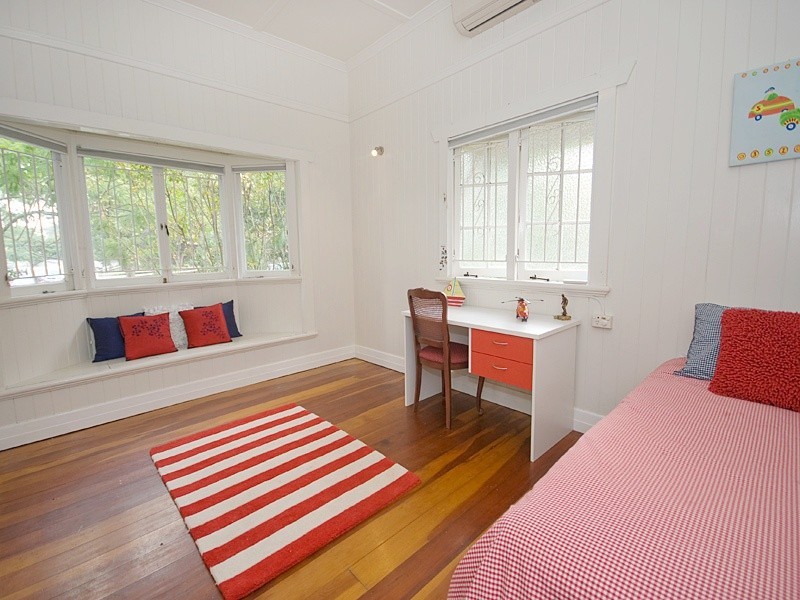 32  Douglas Street, Yeronga QLD 4104