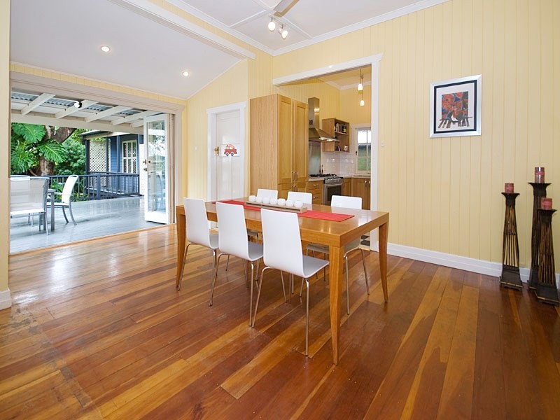 32  Douglas Street, Yeronga QLD 4104