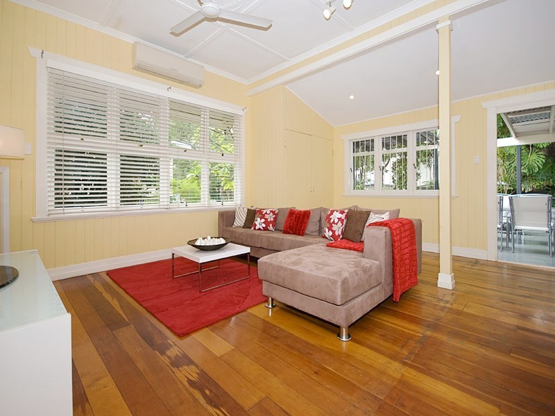 32  Douglas Street, Yeronga QLD 4104