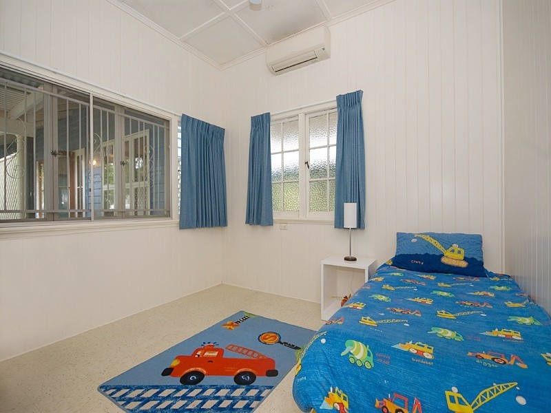 32  Douglas Street, Yeronga QLD 4104