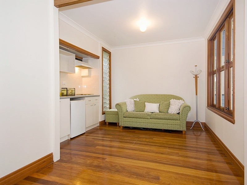 32  Douglas Street, Yeronga QLD 4104