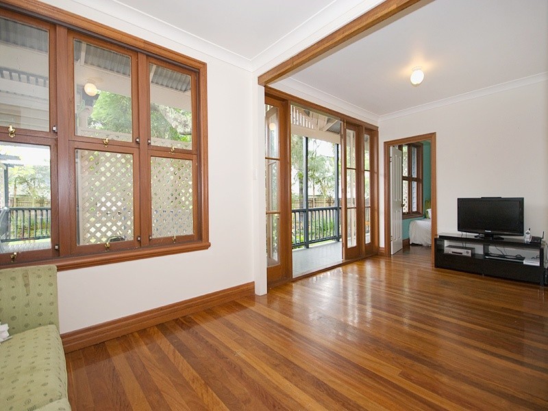 32  Douglas Street, Yeronga QLD 4104