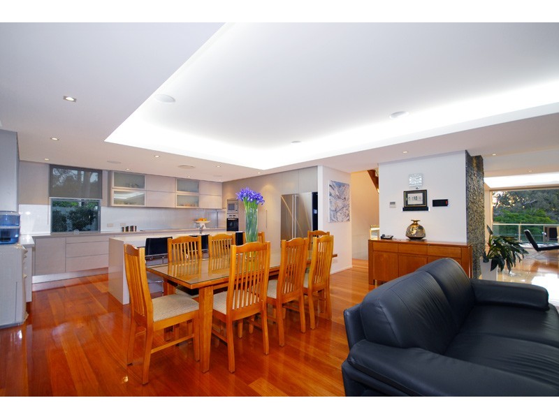 11 Crucis Street, Coorparoo QLD 4151