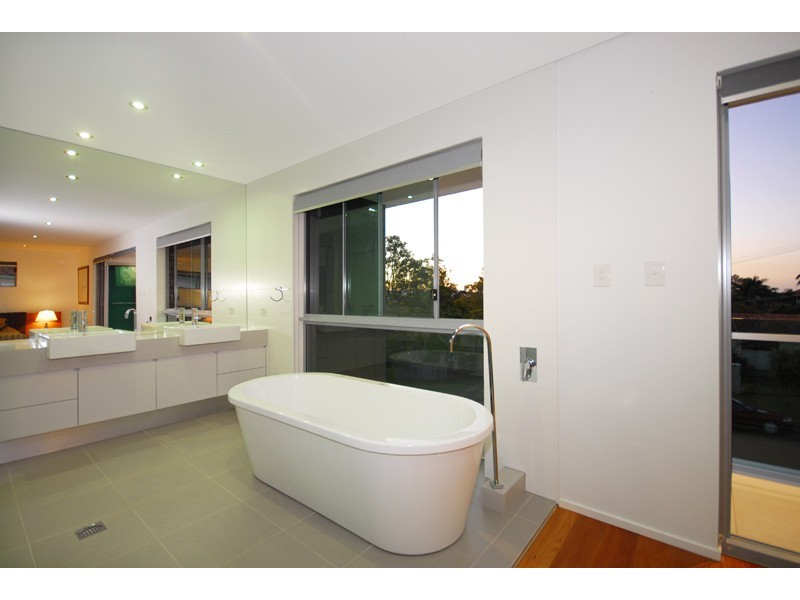 11 Crucis Street, Coorparoo QLD 4151