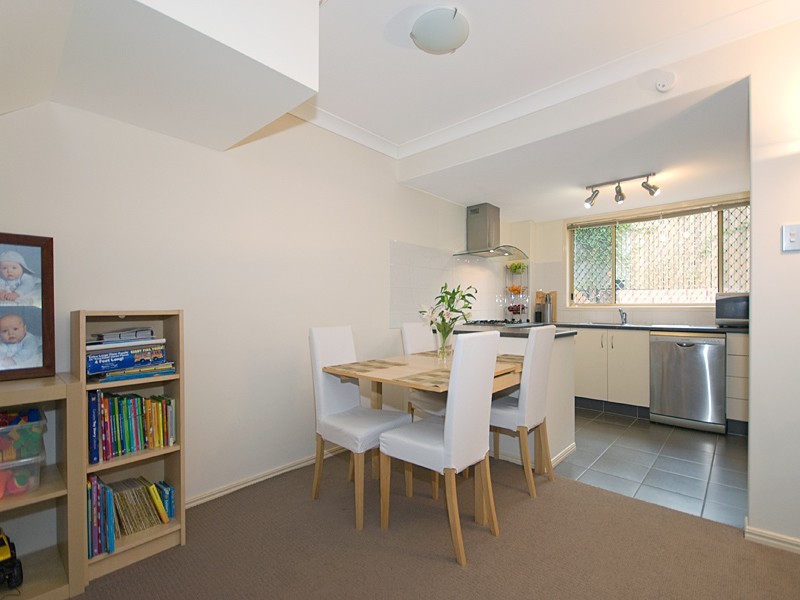 142/3  Bass Street, Woodridge QLD 4114