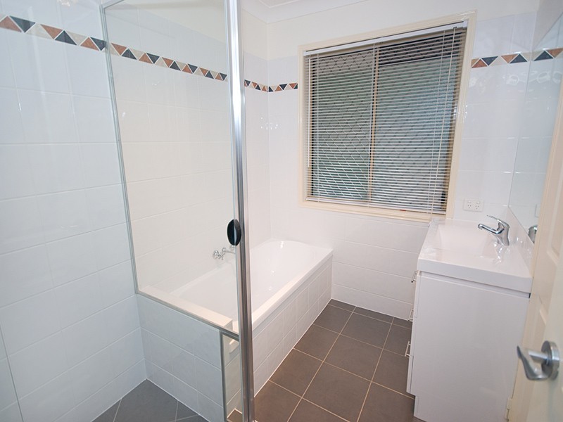 142/3  Bass Street, Woodridge QLD 4114