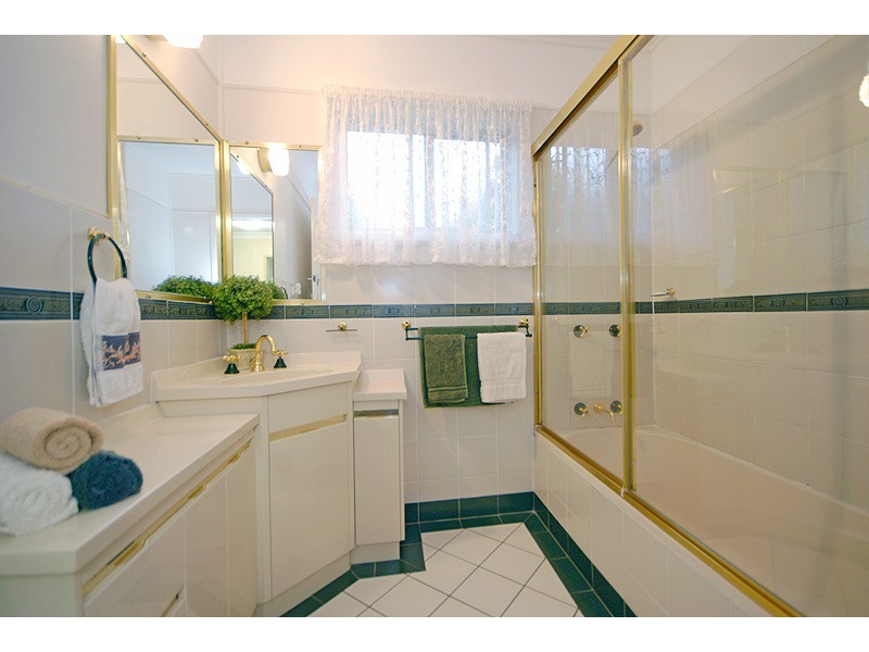 13 Dalton Street, Yeronga QLD 4104