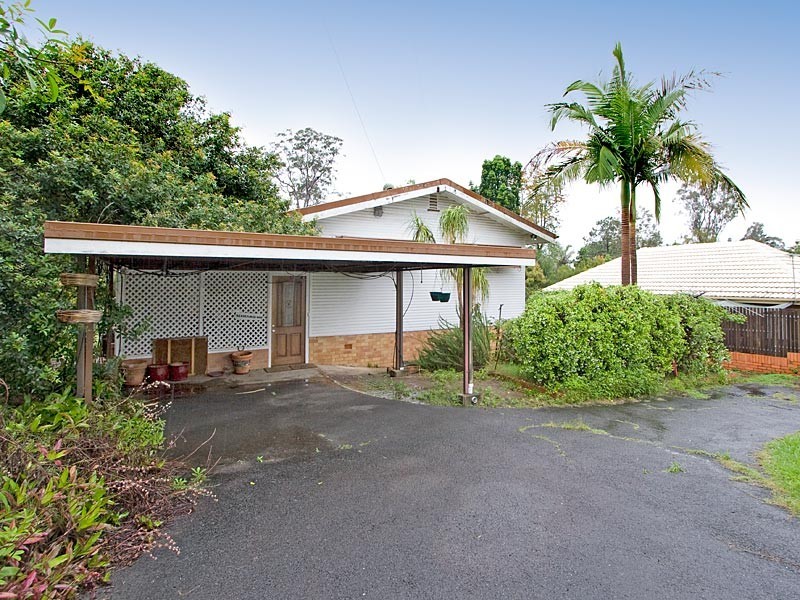 42 Kenmore Road, Kenmore QLD 4069