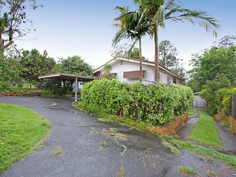 42 Kenmore Road, Kenmore QLD 4069