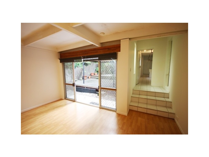 27 Regent Street, Woolloongabba QLD 4102