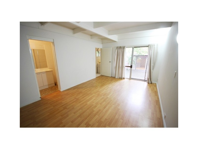 27 Regent Street, Woolloongabba QLD 4102