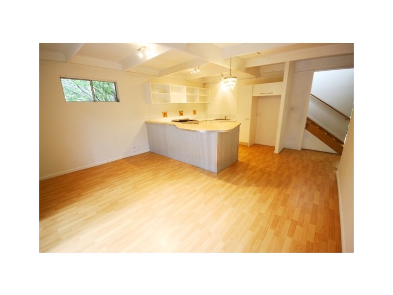 27 Regent Street, Woolloongabba QLD 4102