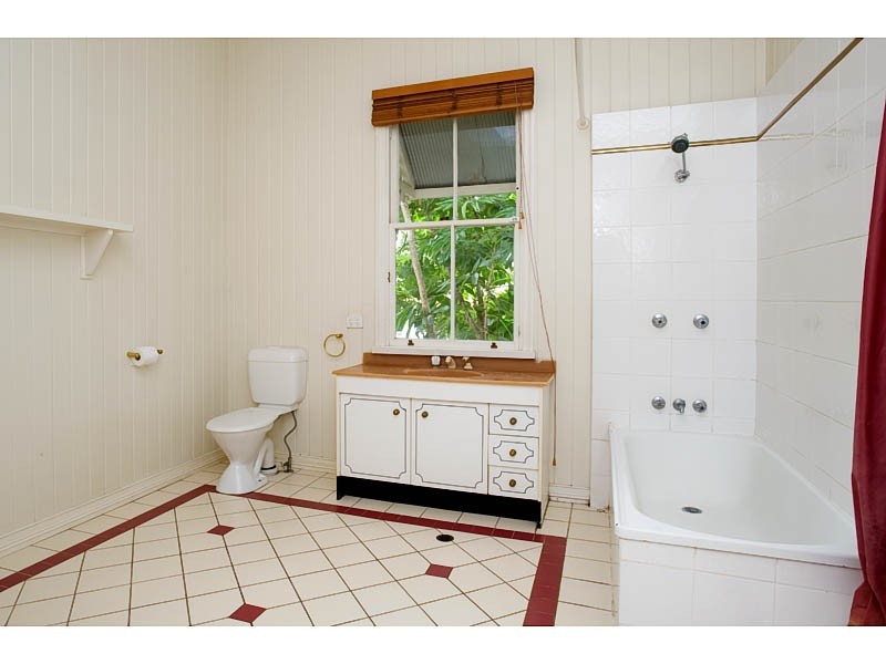 74 Chaucer Street,, Moorooka QLD 4105