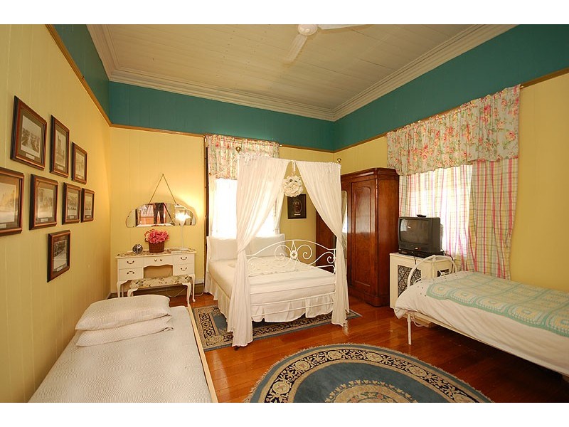 35 Brighton Road, Highgate Hill QLD 4101