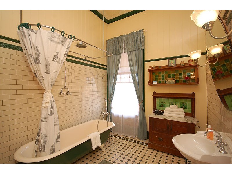 35 Brighton Road, Highgate Hill QLD 4101