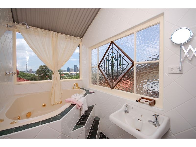 35 Brighton Road, Highgate Hill QLD 4101