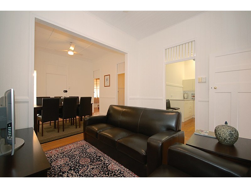 9  Brassey Street, Fairfield QLD 4103