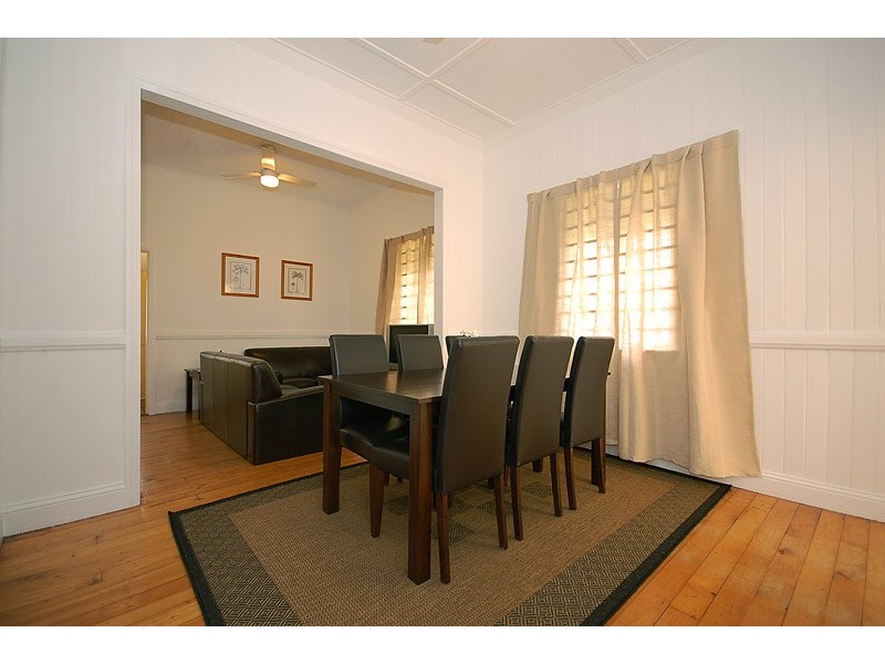 9  Brassey Street, Fairfield QLD 4103