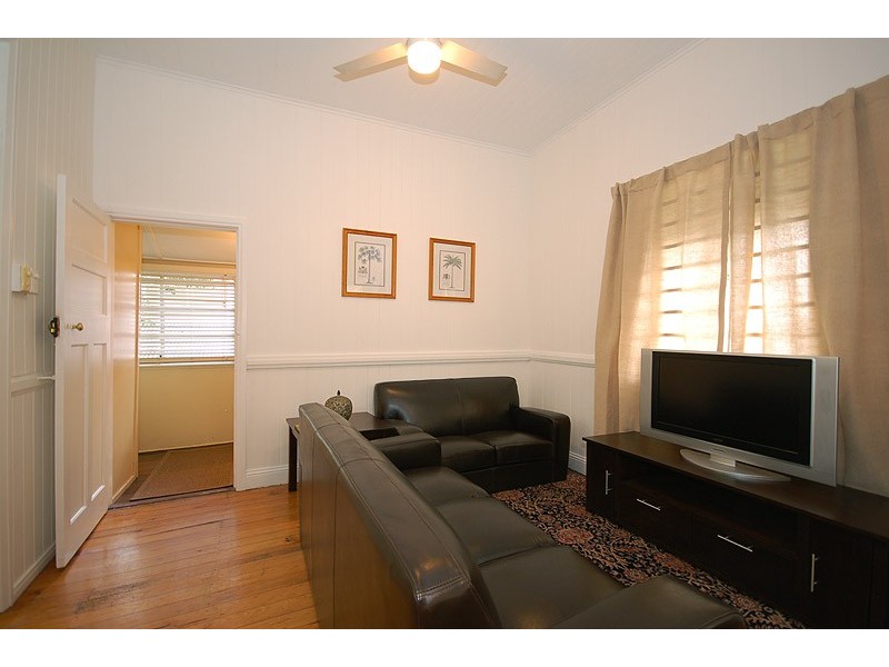 9  Brassey Street, Fairfield QLD 4103