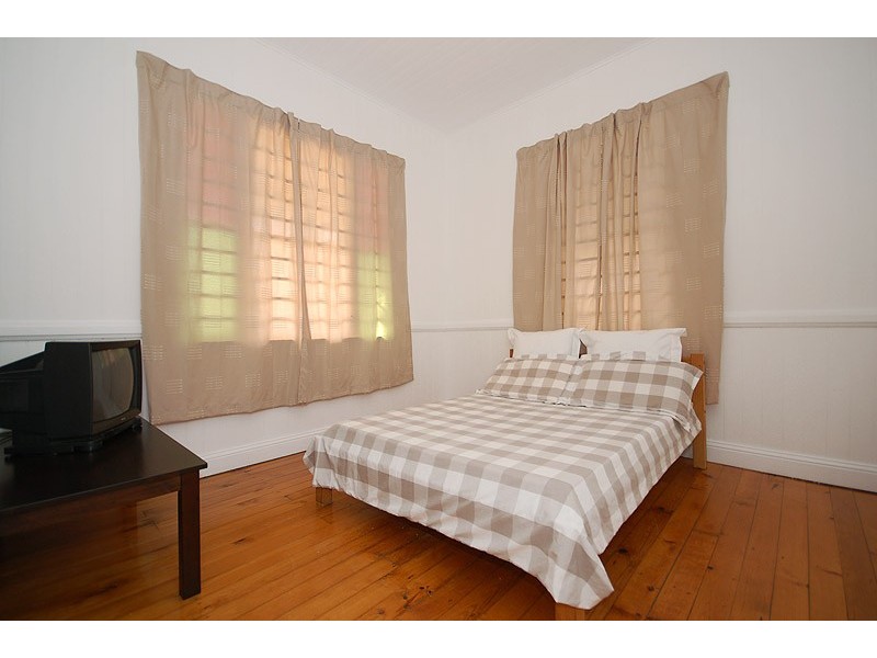 9  Brassey Street, Fairfield QLD 4103