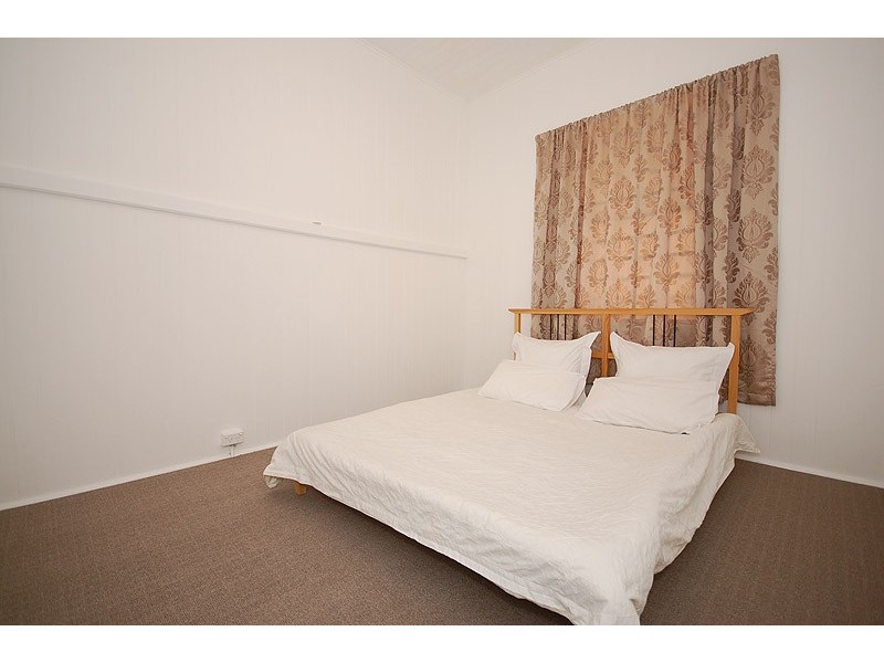 9  Brassey Street, Fairfield QLD 4103