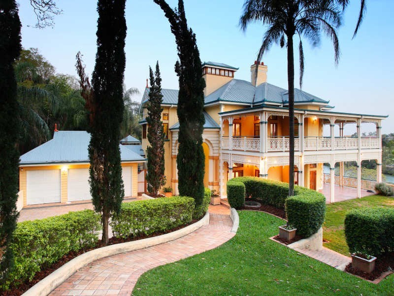 50   Dauphin  Terrace, Highgate Hill QLD 4101