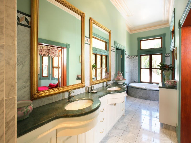 50   Dauphin  Terrace, Highgate Hill QLD 4101