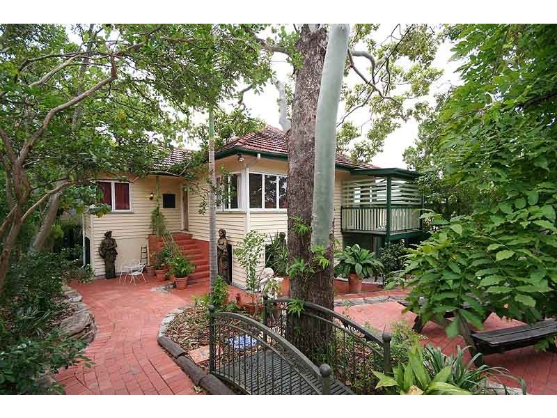 104   Esher Street, Holland Park West QLD 4121