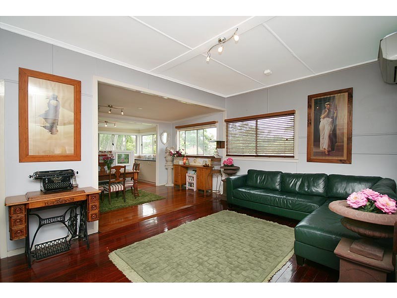 104   Esher Street, Holland Park West QLD 4121