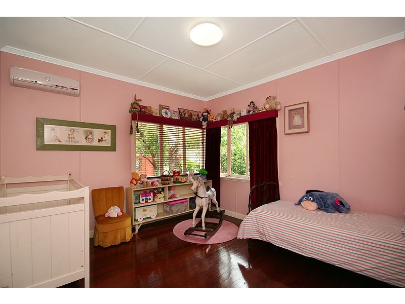 104   Esher Street, Holland Park West QLD 4121