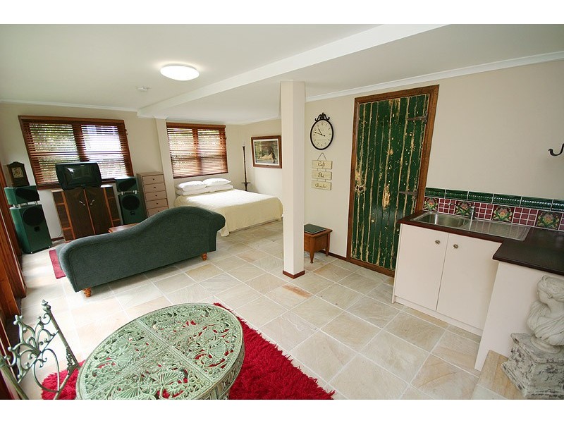 104   Esher Street, Holland Park West QLD 4121