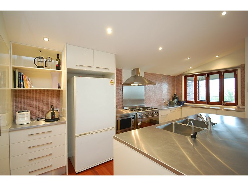 7B  Rosary Crescent, Highgate Hill QLD 4101