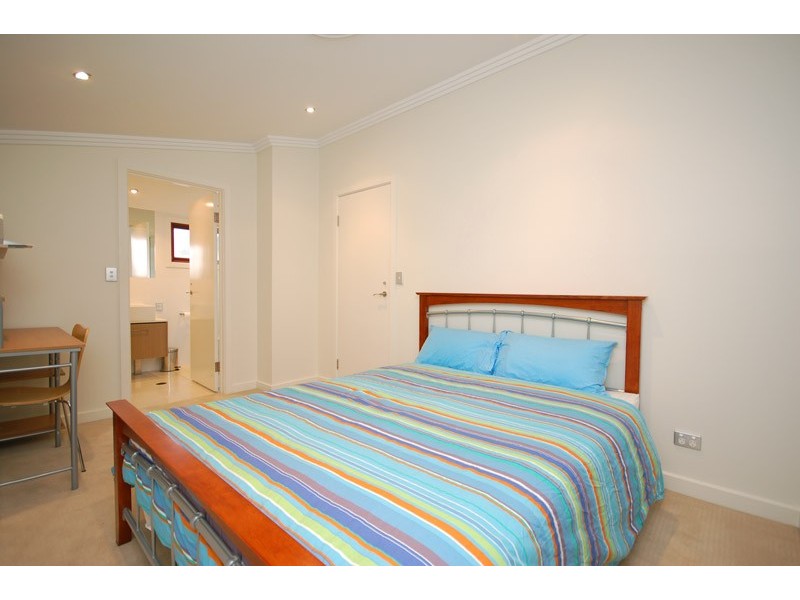 7B  Rosary Crescent, Highgate Hill QLD 4101