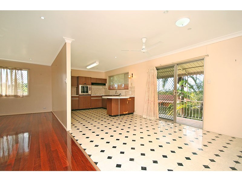 11  Andrea Street, Tarragindi QLD 4121