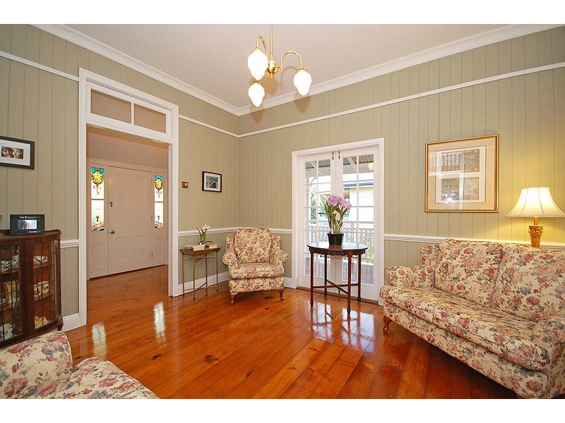 42   Archibald Street, Fairfield QLD 4103