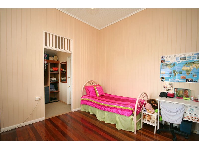 17 Torrens Street, Annerley QLD 4103